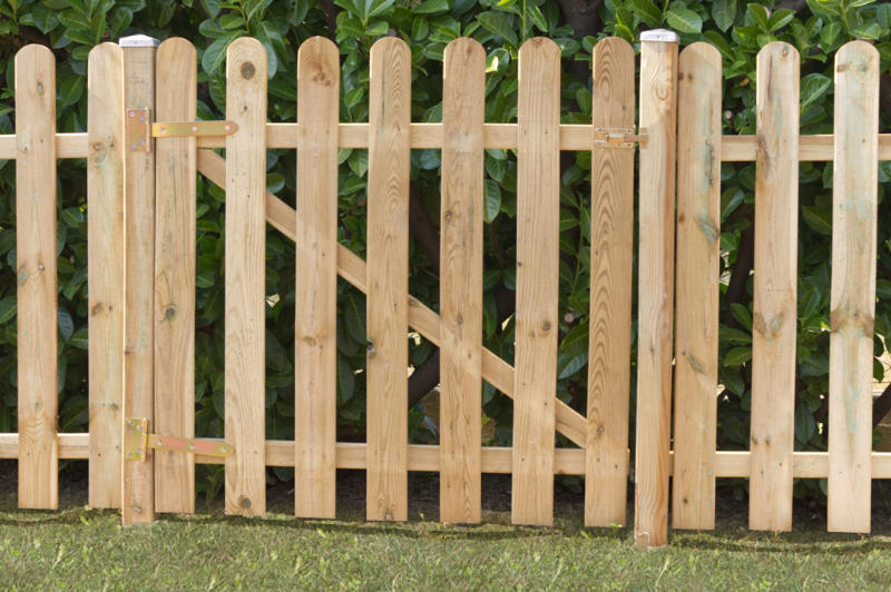Cómo construir una valla de madera en el jardín - Foto 1