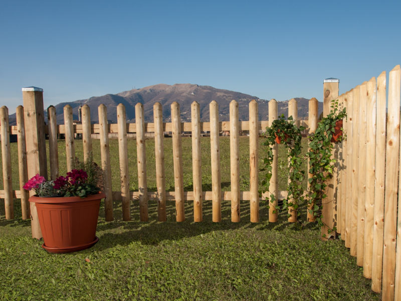 Cómo construir una valla de madera en el jardín - Foto 1